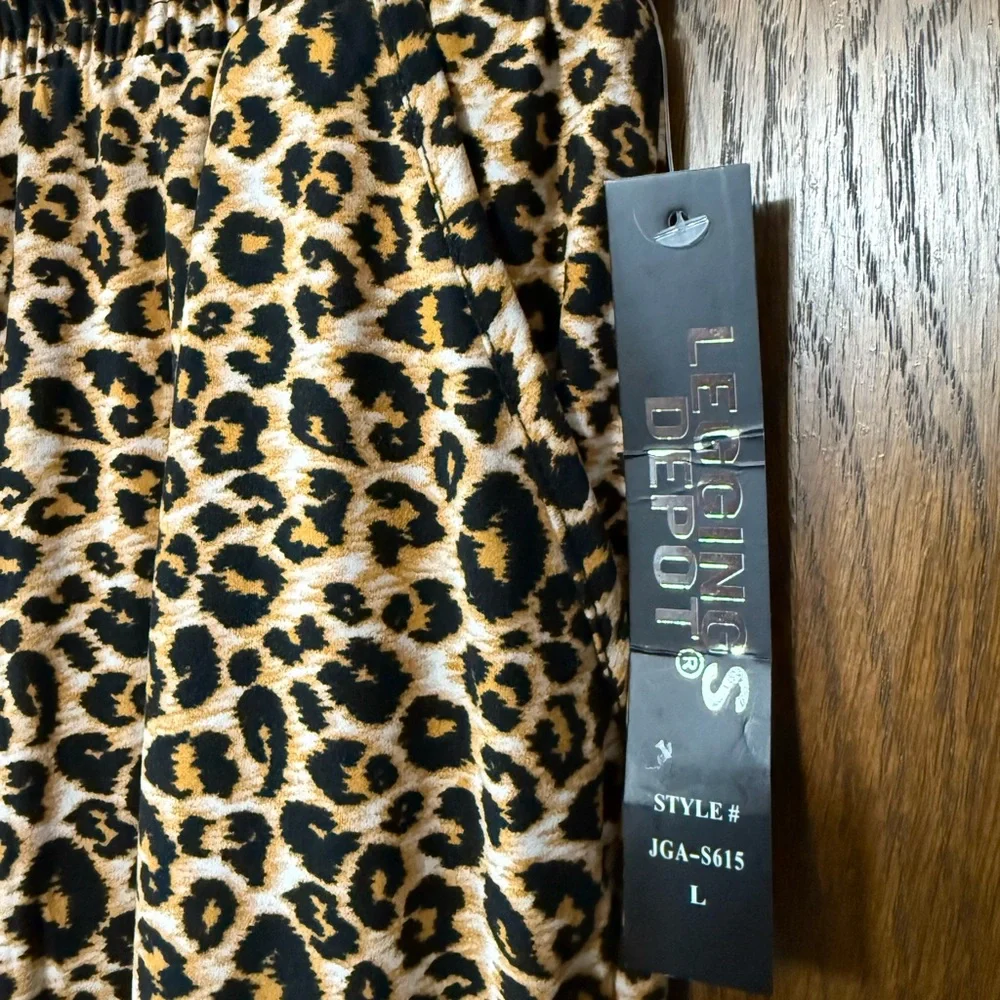 Leggings Depot Leopard Print Joggers NWT - Picture 2 of 2